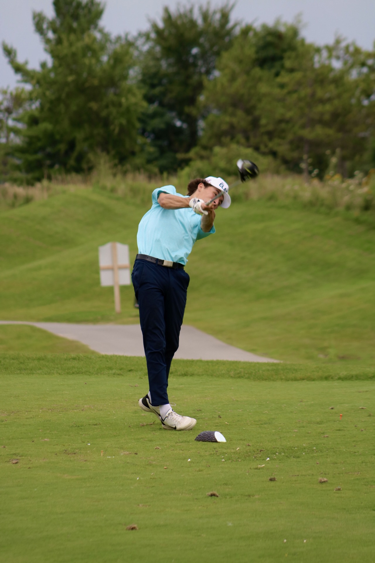 Jordan Tobin golfing